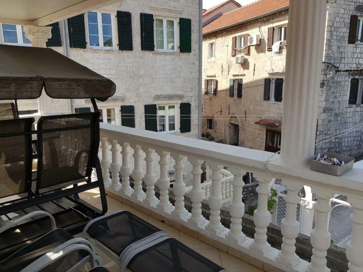 Apartments Sovran Vila Marija Prcanj Exterior photo